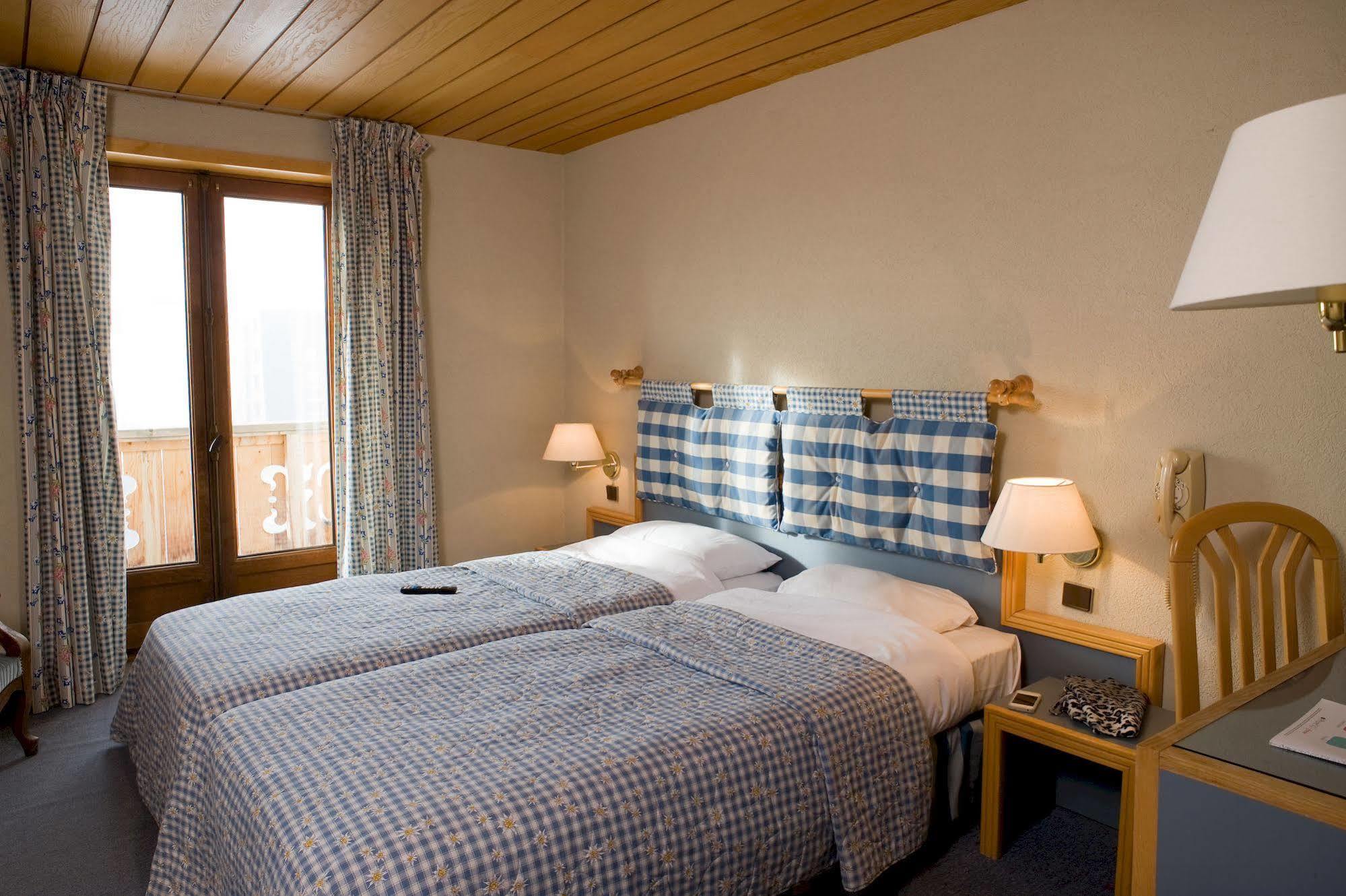 Madame Vacances Hotel Le Christina Alpe d'Huez Exterior foto