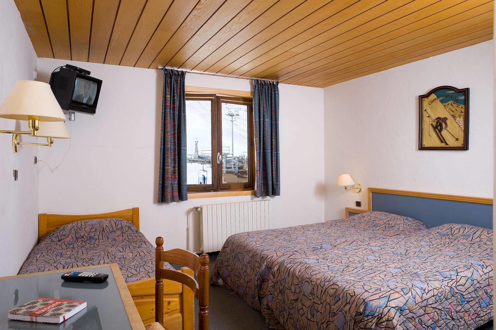 Madame Vacances Hotel Le Christina Alpe d'Huez Exterior foto