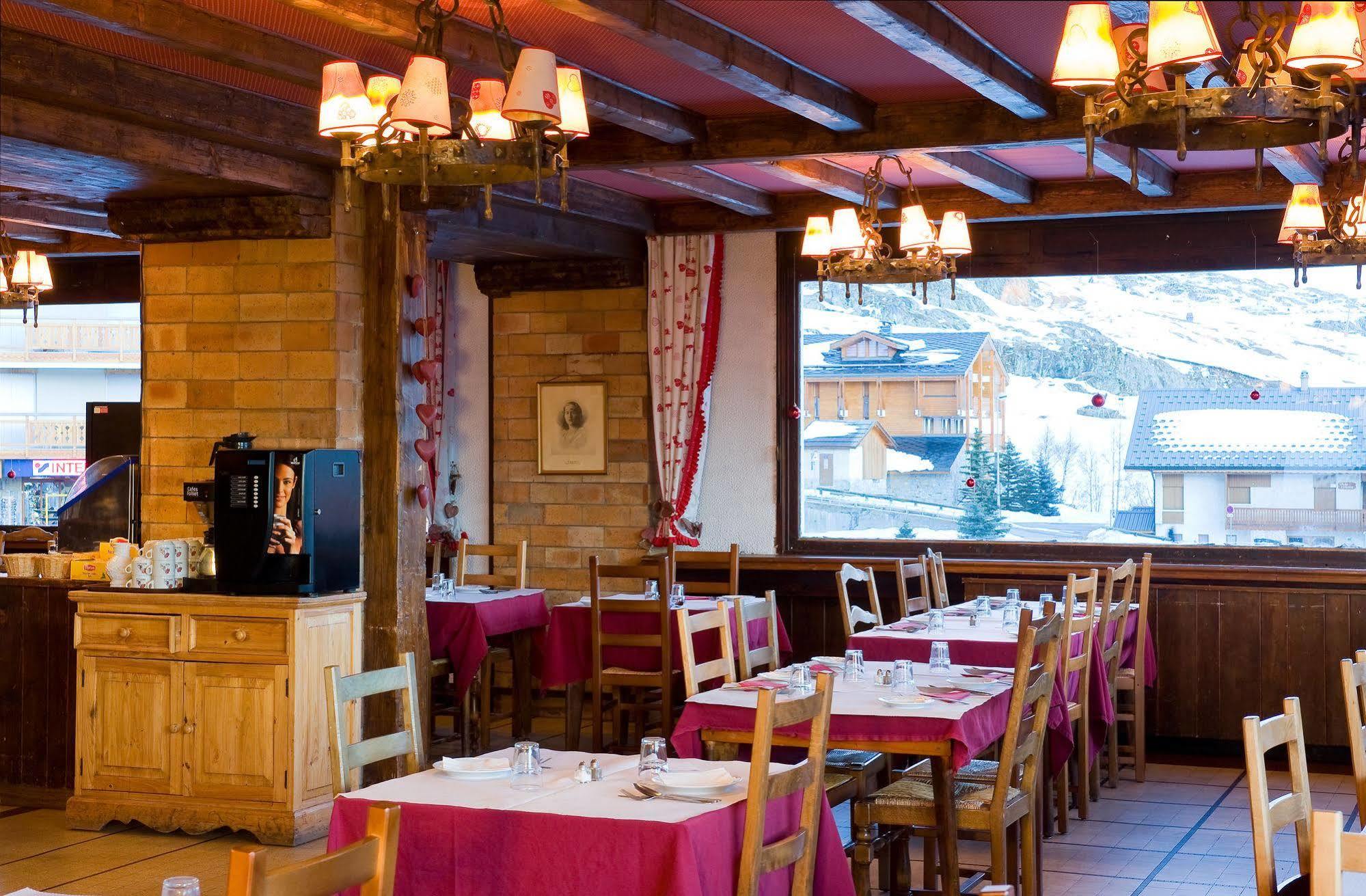 Madame Vacances Hotel Le Christina Alpe d'Huez Exterior foto